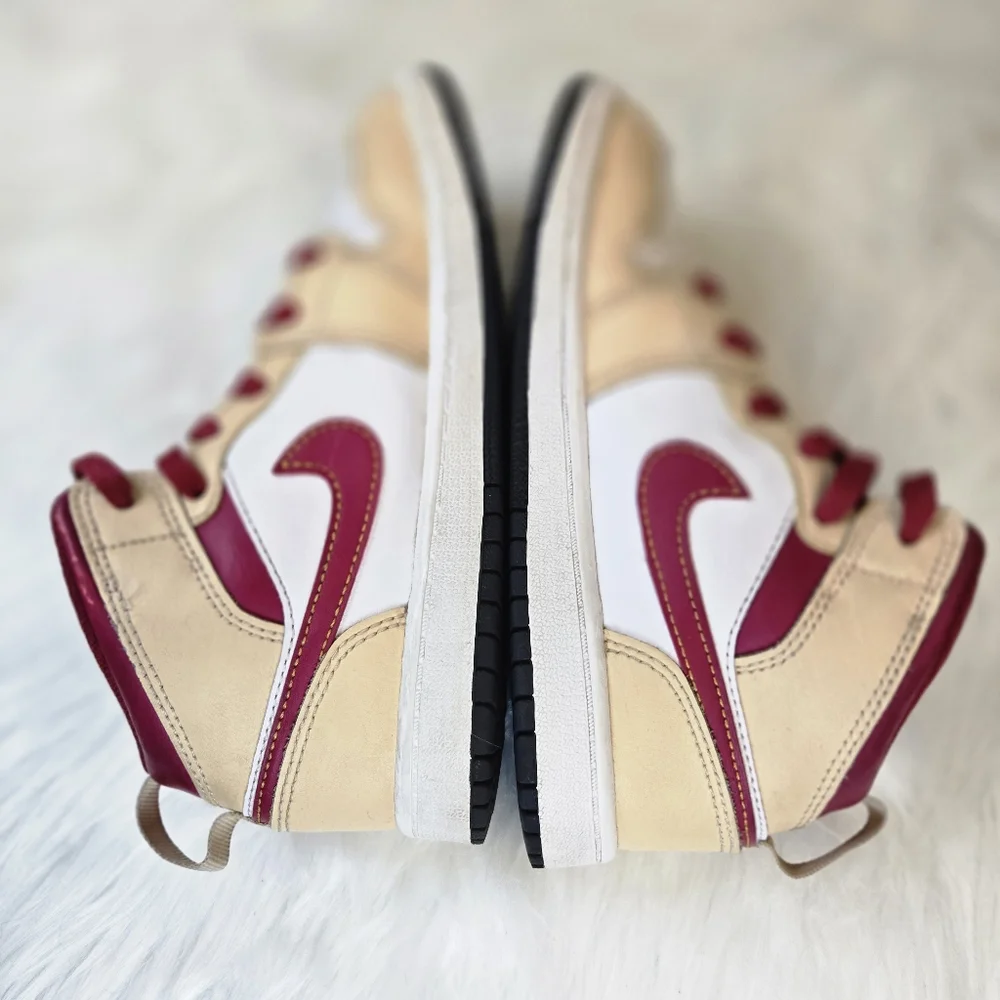 Nike Jordan 1 Mid Light Curry